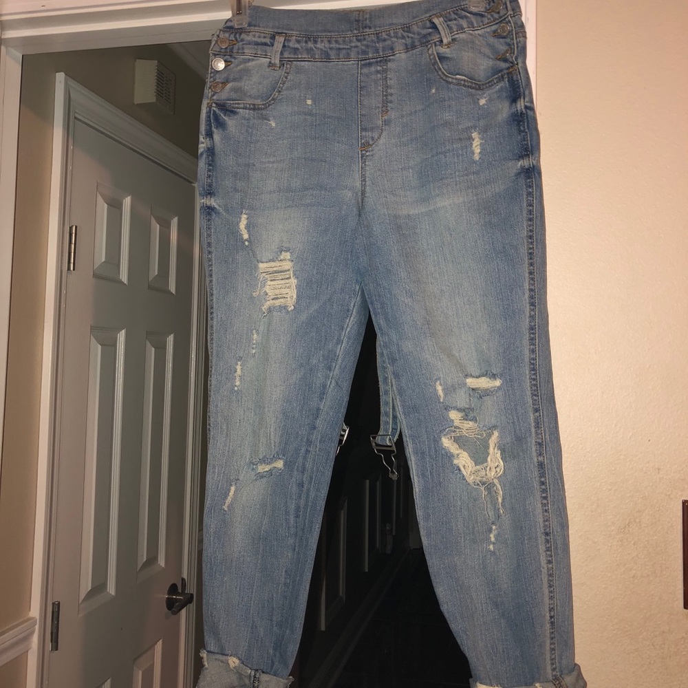 NWOT- DISTRESSED OVERALLS